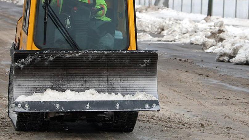 Sidewalk snow plow