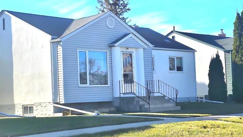 Property for sale - 530 Seven Oaks Ave.