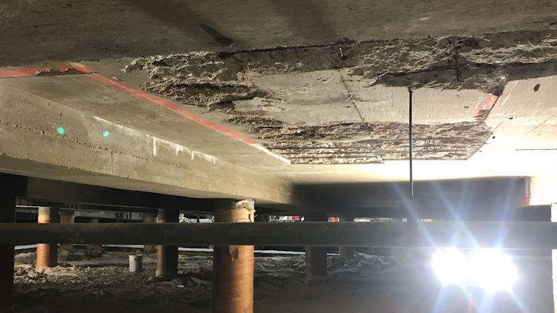 Old, crumbling concrete at Bonivital Pool