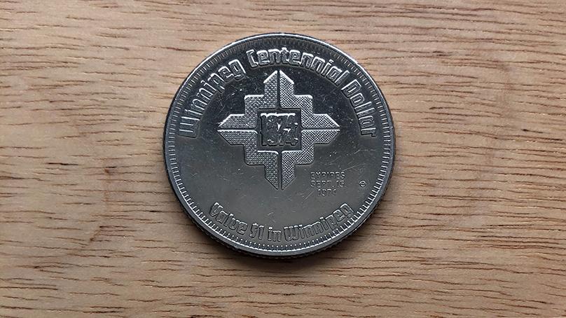 When the clock was unveiled, some 600 helium-filled balloons were sent into the sky. If someone found one and returned it to City Hall, the finder received a Centennial Silver Dollar.