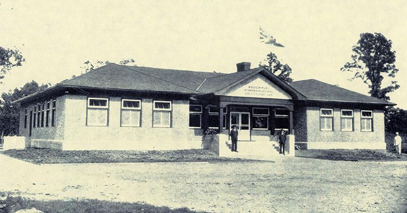 Original clubhouse at Windsor Park Golf Course in 1925.