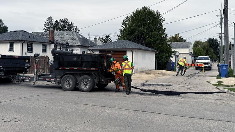 Neighbourhood Action Team members work quickly to fill potholes.